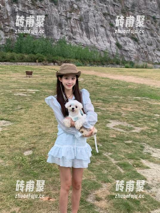51吃瓜 草莓和西瓜的经典交锋,哪个地址能下载51吃瓜?快搭乘!