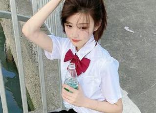 51吃瓜网网页里的热辣网红们，都在猜测瓜，她们真的是爱瓜，还是只是噱头？