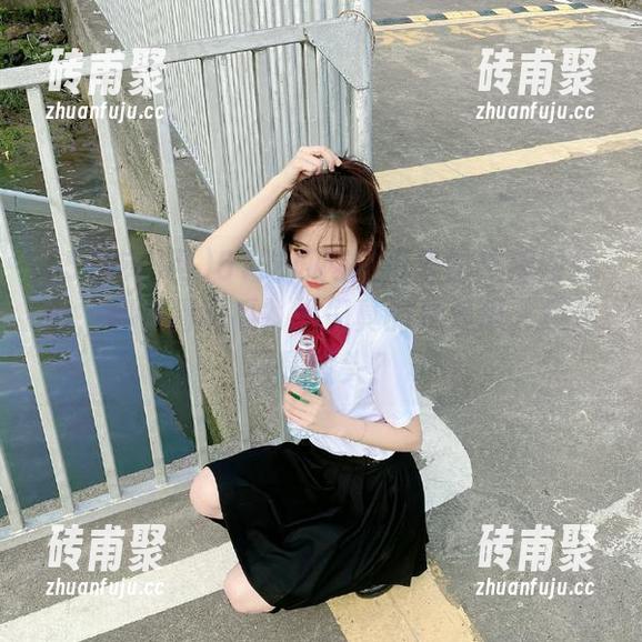 51吃瓜网 51吃瓜网网页里的热辣网红们,都在猜测瓜,她们真的是爱瓜,还是只是噱头?