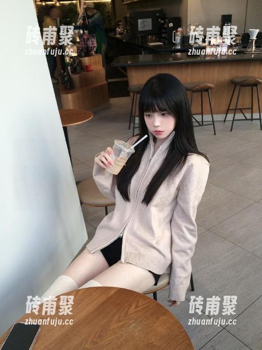 998.su 刚在ios上点开998.su,没想到看瓜的同时给我加了无数烦恼,哈哈太真实了!