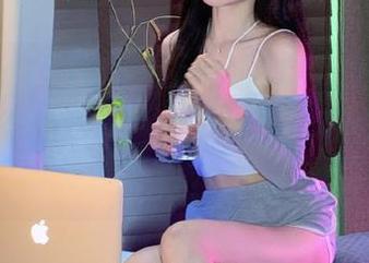 每次“www.17”更新，我的嘴巴张得跟下巴掉了一样，不吃瓜怎么行？