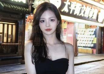 首页的瓜都掉到我手机里了，我在zztthl.ccm里扑腾，这波不太妙啊！