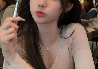 快去点链接！“一起吃瓜2”完整版视频给你不一样的惊喜。
