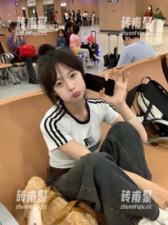 想要永久草莓味的吃瓜体验？来吧，九色黑料社区等你来撩！