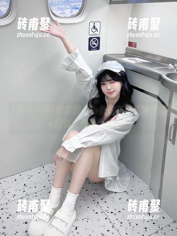 黑哥冲料 傻傻的小小鱼竟在黑哥冲料的入口碰上隐秘大咖?!